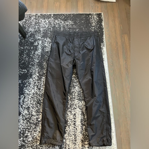 Prada men’s nylon pants - Picture 2 of 3